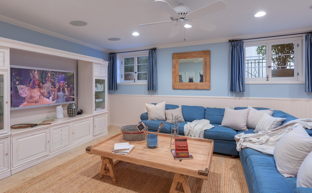 Tyra Banks Lists Beverly Hills Mansion For 7 75 Million Look E Online Ca